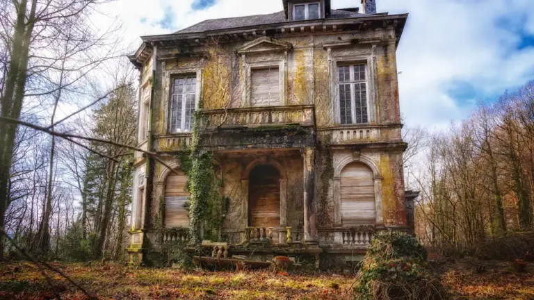 Ein altes Haus im Traum: Erinnerungen und Wandel